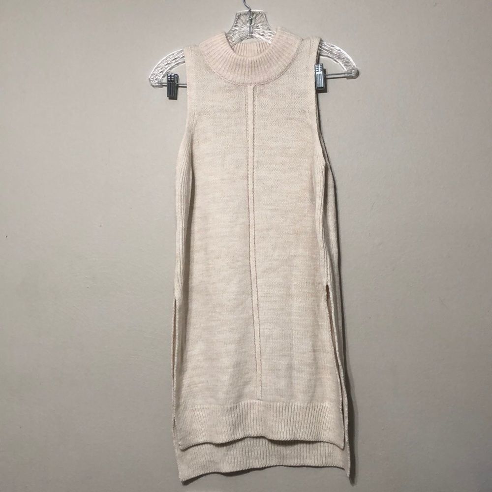 Astr Women’s XS Extra Small Cream Beige Mock Neck Sleeveless Sweater Tunic